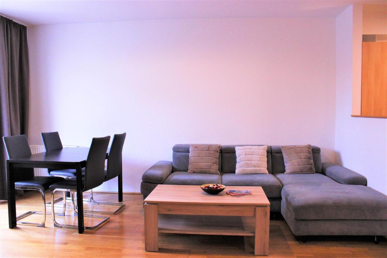 Superior One-Bedroom Apartment,1396434212:JPEG