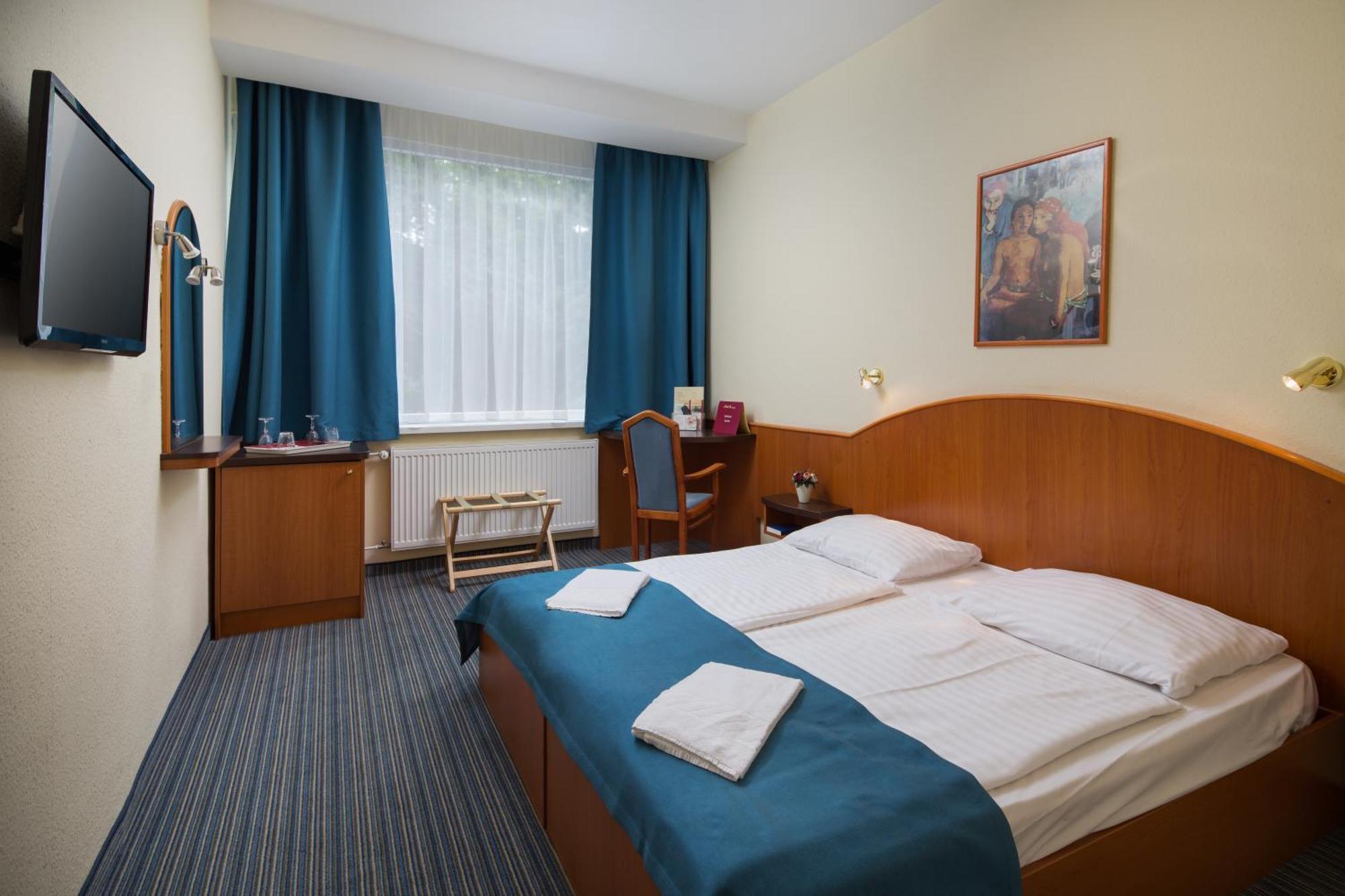 Economy Double or Twin Room,1437703006:JPEG