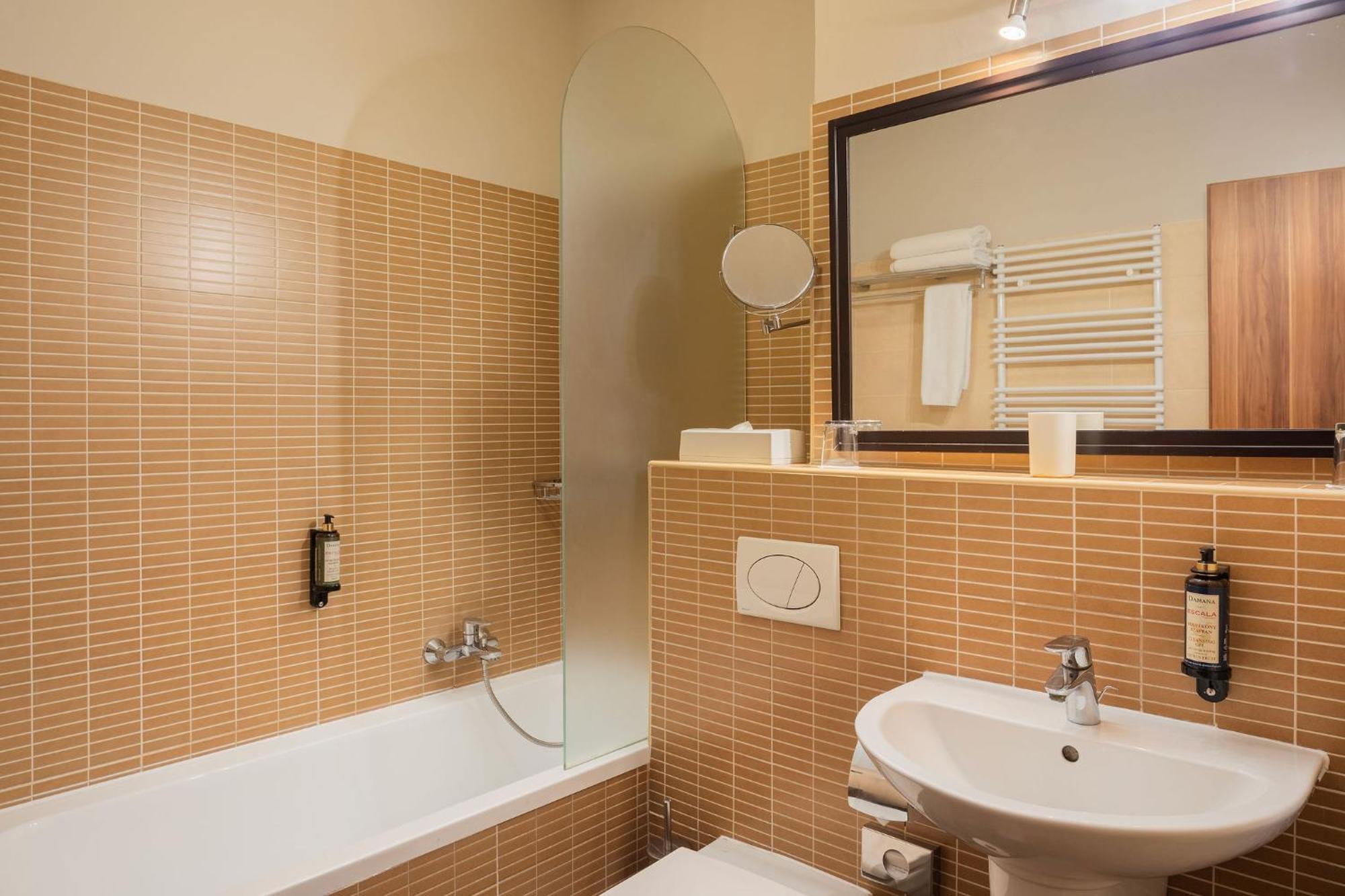 Three-Bedroom Penthouse Suite,1671872556:JPEG