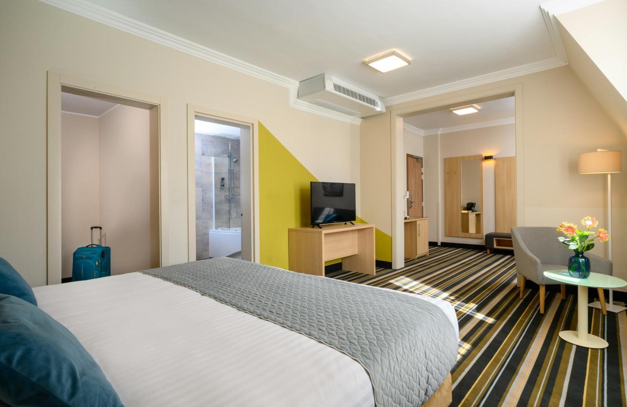 Junior Suite,1746815890:JPEG